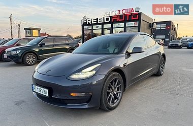 Седан Tesla Model 3 2022 в Львове