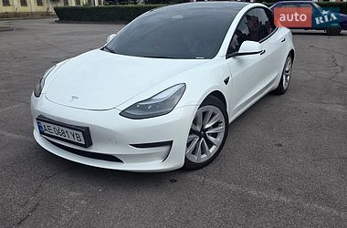 Седан Tesla Model 3 2022 в Кам'янському