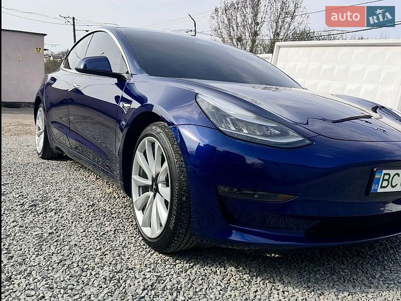 Седан Tesla Model 3 2018 в Львові