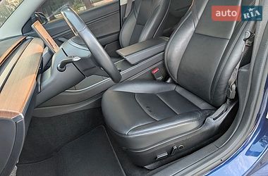 Седан Tesla Model 3 2018 в Львові