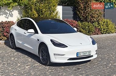 Седан Tesla Model 3 2019 в Львове