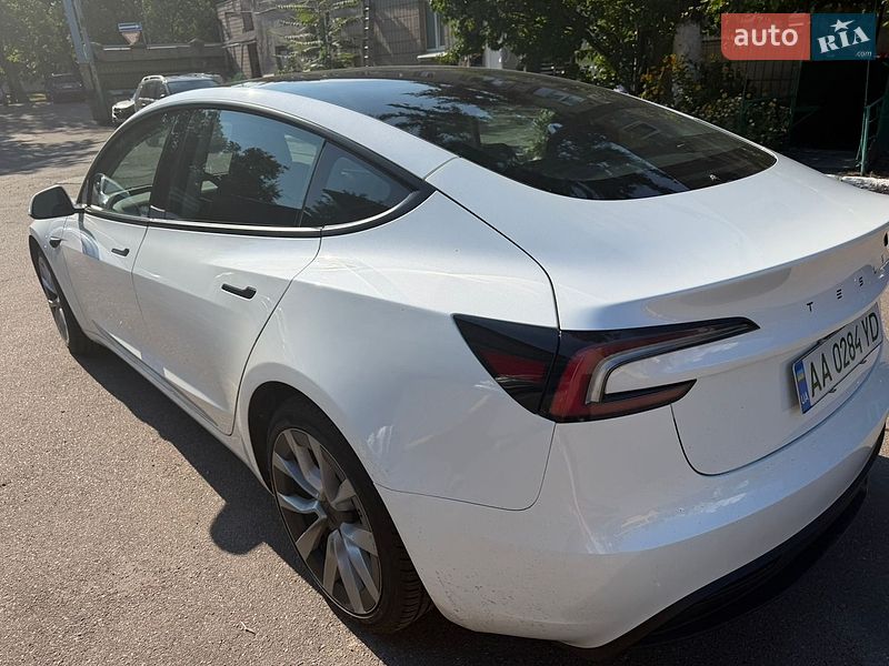 Седан Tesla Model 3 2025 в Києві