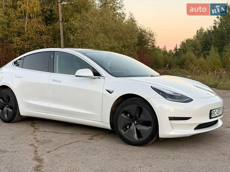 Седан Tesla Model 3 2019 в Трускавце