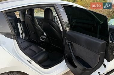 Седан Tesla Model 3 2019 в Трускавце