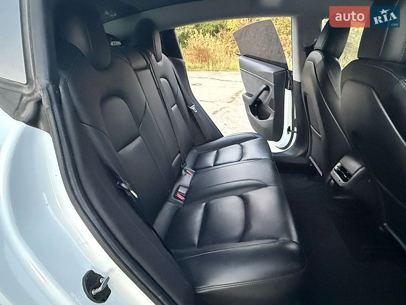 Седан Tesla Model 3 2019 в Трускавце
