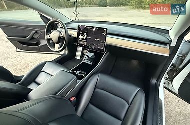 Седан Tesla Model 3 2019 в Трускавце