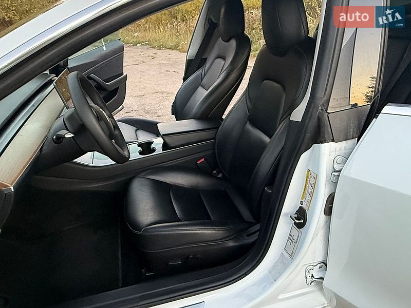Седан Tesla Model 3 2019 в Трускавце