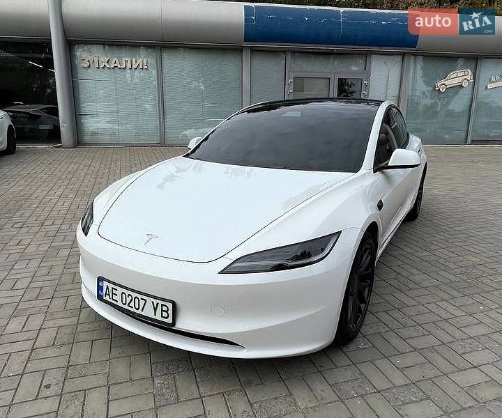 Tesla Model 3 2023