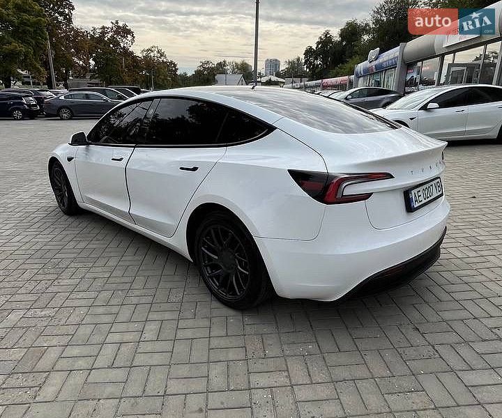 Седан Tesla Model 3 2023 в Днепре