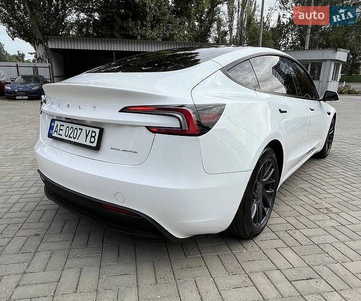 Седан Tesla Model 3 2023 в Днепре