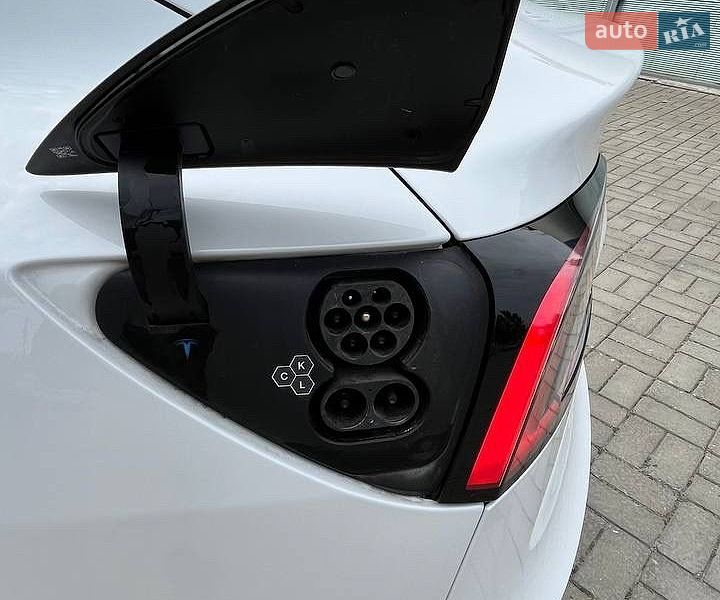 Седан Tesla Model 3 2023 в Днепре