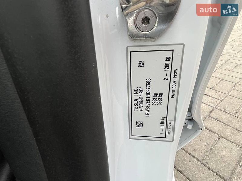 Седан Tesla Model 3 2023 в Днепре