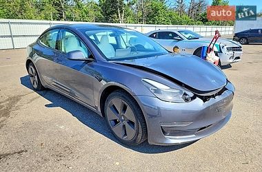 Седан Tesla Model 3 2023 в Черновцах