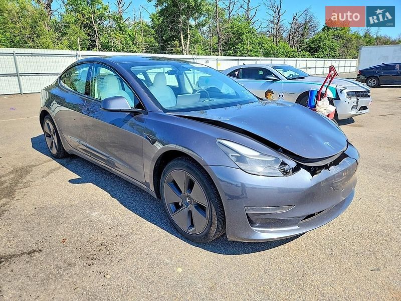 Седан Tesla Model 3 2023 в Черновцах