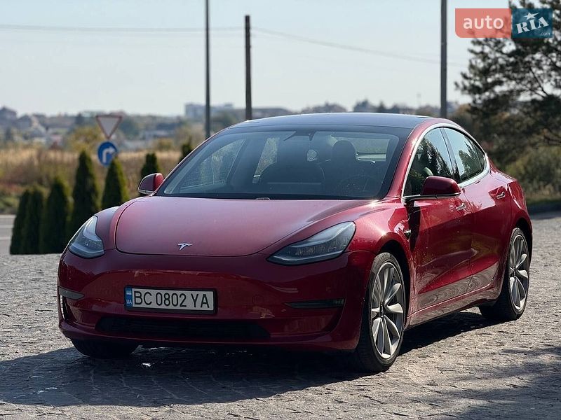 Седан Tesla Model 3 2018 в Львові