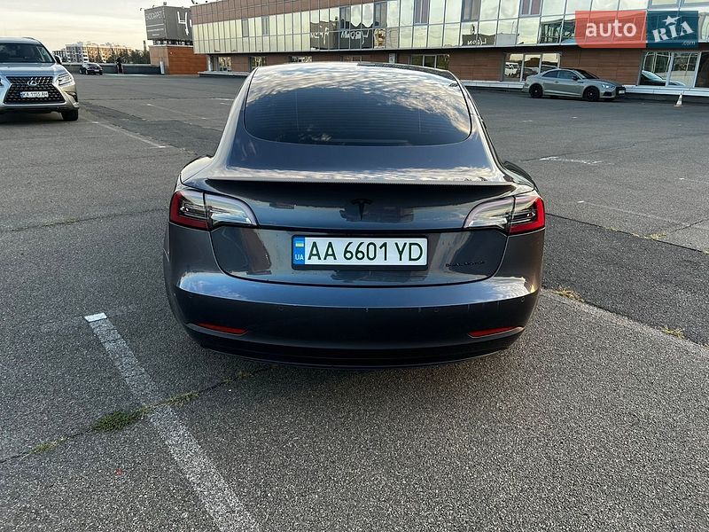 Седан Tesla Model 3 2021 в Києві