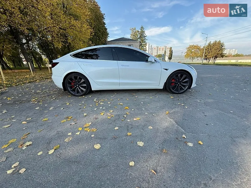 Tesla Model 3 2020