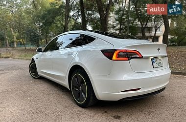 Седан Tesla Model 3 2019 в Одесі