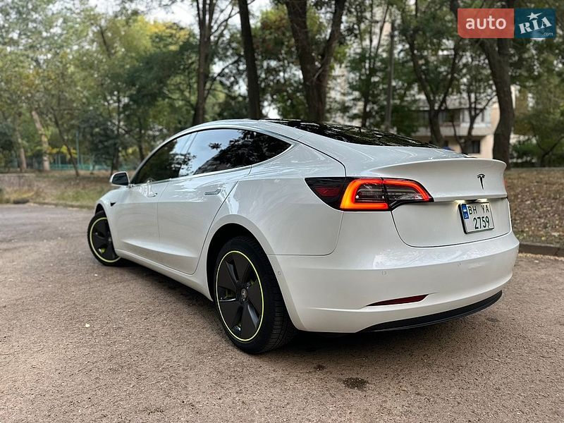 Седан Tesla Model 3 2019 в Одесі
