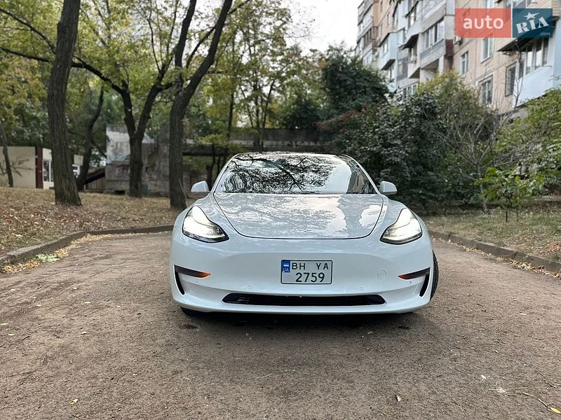 Седан Tesla Model 3 2019 в Одесі