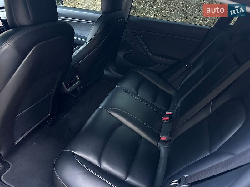 Седан Tesla Model 3 2019 в Одесі