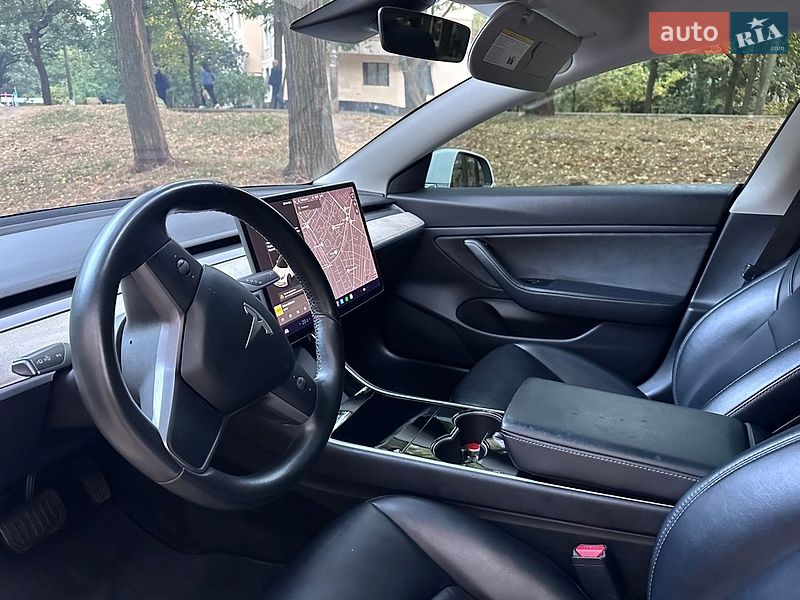 Седан Tesla Model 3 2019 в Одесі