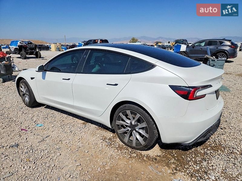 Седан Tesla Model 3 2025 в Тернополі