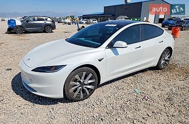 Седан Tesla Model 3 2025 в Тернополе