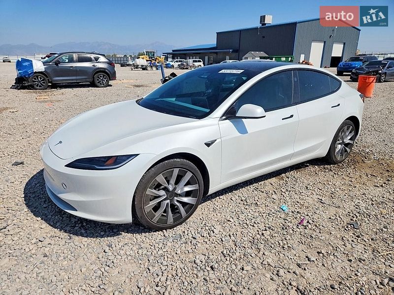 Седан Tesla Model 3 2025 в Тернополі