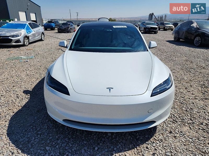 Седан Tesla Model 3 2025 в Тернополі