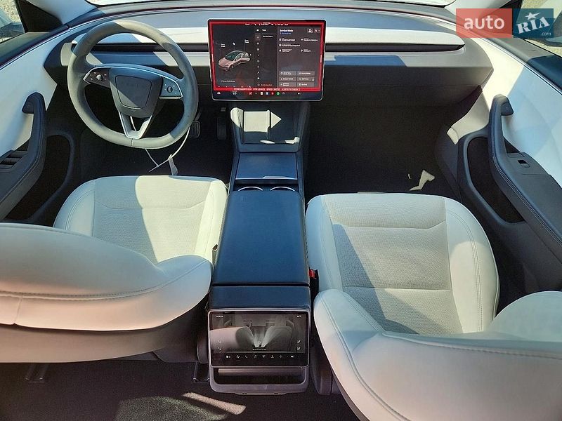 Седан Tesla Model 3 2025 в Тернополі
