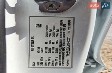 Седан Tesla Model 3 2025 в Тернополі