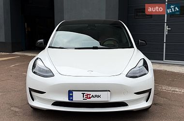 Седан Tesla Model 3 2021 в Киеве