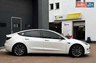 Седан Tesla Model 3 2021 в Киеве