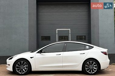 Седан Tesla Model 3 2021 в Киеве
