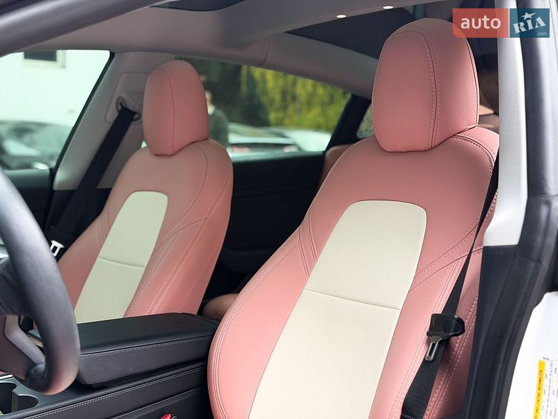 Седан Tesla Model 3 2021 в Киеве