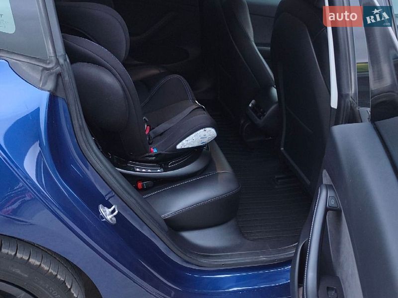 Седан Tesla Model 3 2021 в Ужгороді