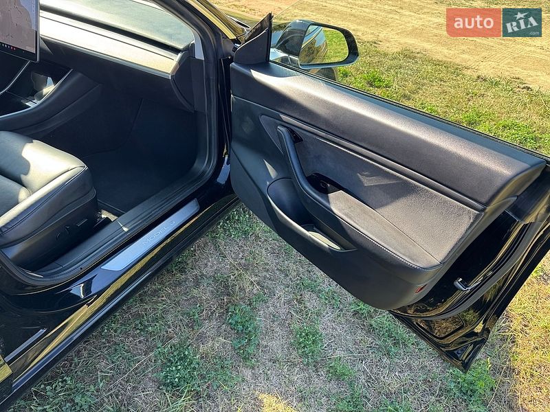 Седан Tesla Model 3 2020 в Виннице