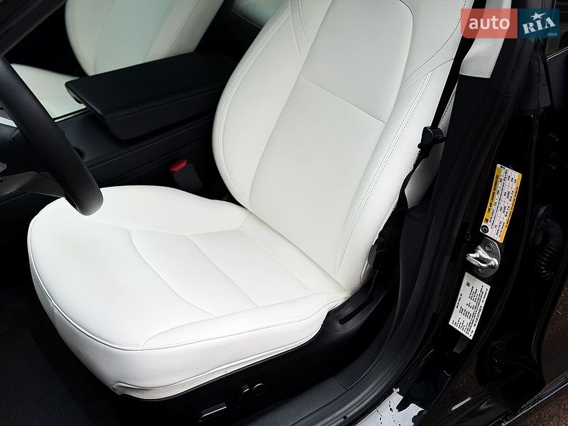 Седан Tesla Model 3 2022 в Києві