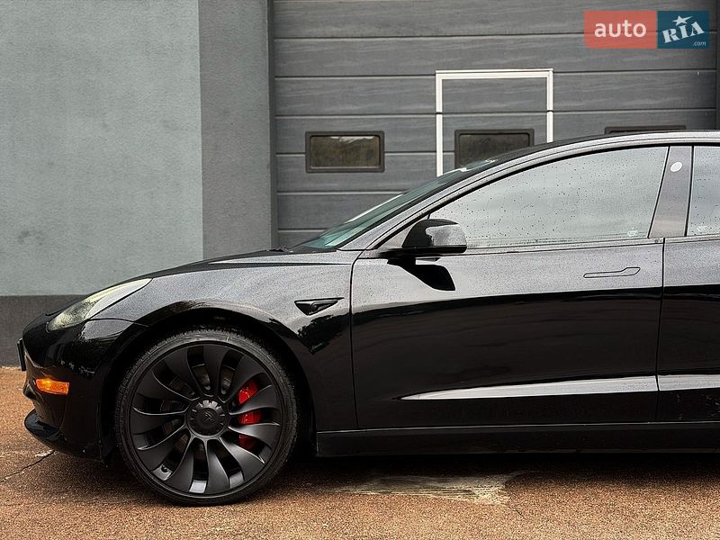 Седан Tesla Model 3 2022 в Києві