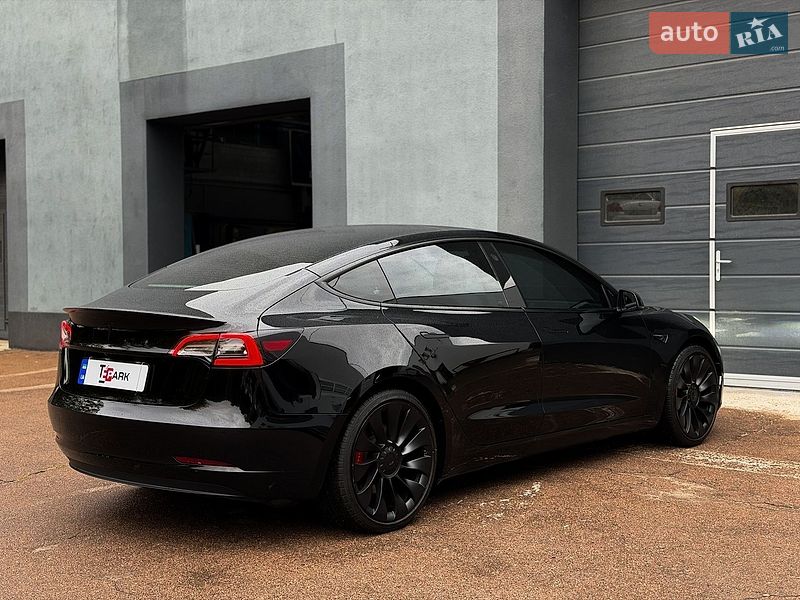 Седан Tesla Model 3 2022 в Києві