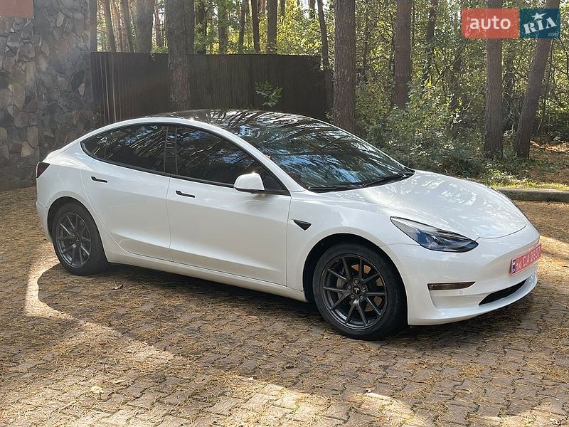Седан Tesla Model 3 2022 в Новояворовске