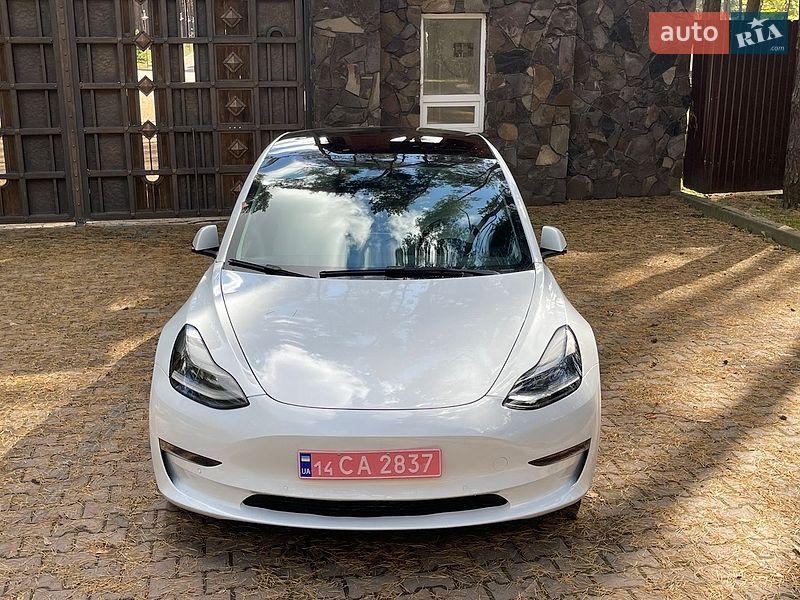 Седан Tesla Model 3 2022 в Новояворовске