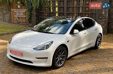 Седан Tesla Model 3 2022 в Новояворовске