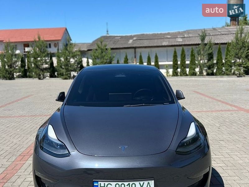 Седан Tesla Model 3 2023 в Золочеві