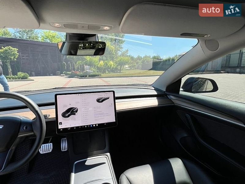 Седан Tesla Model 3 2023 в Золочеві