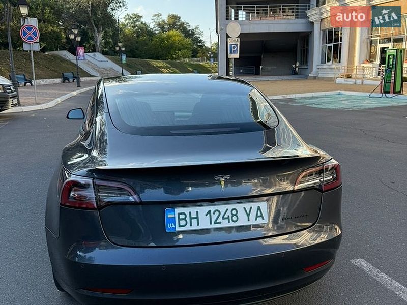 Седан Tesla Model 3 2021 в Одесі