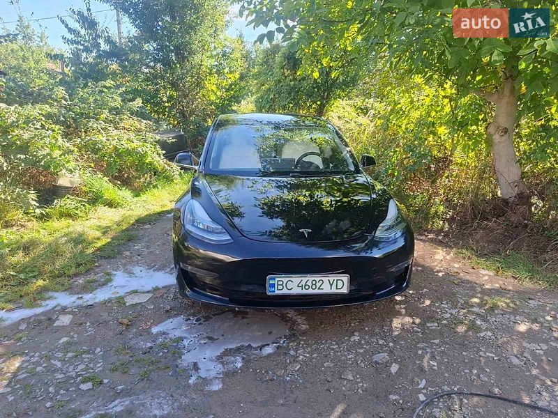 Седан Tesla Model 3 2019 в Львові