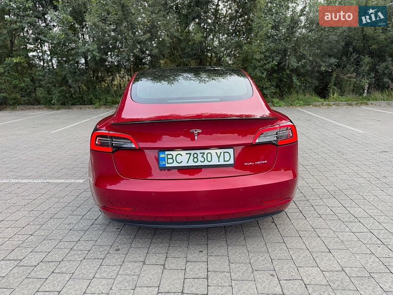 Седан Tesla Model 3 2021 в Львові