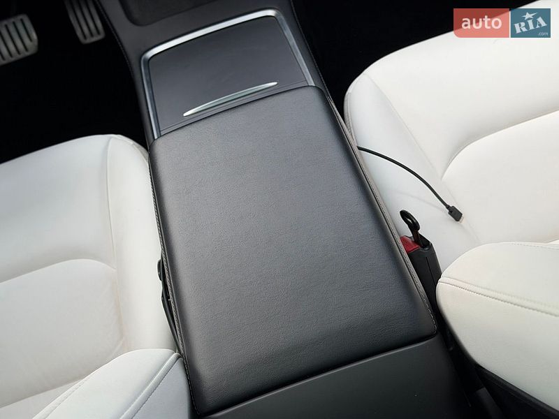 Седан Tesla Model 3 2022 в Кривому Розі